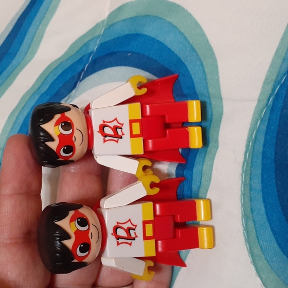 👜$3 - Ryan's World Mini Figure SUPER HERO RYAN. Set of 2. - Picture 4 of 4